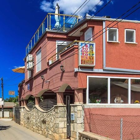 Vila Alby Hotel Bar Exterior photo